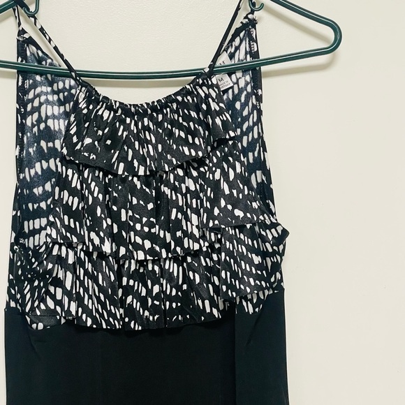 Elegant Black and White Women's Dress - Picture 3 of 10